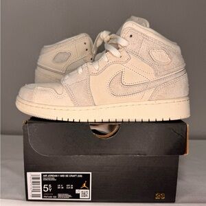 Air Jordan 1 Kids Sneakers 5.5y